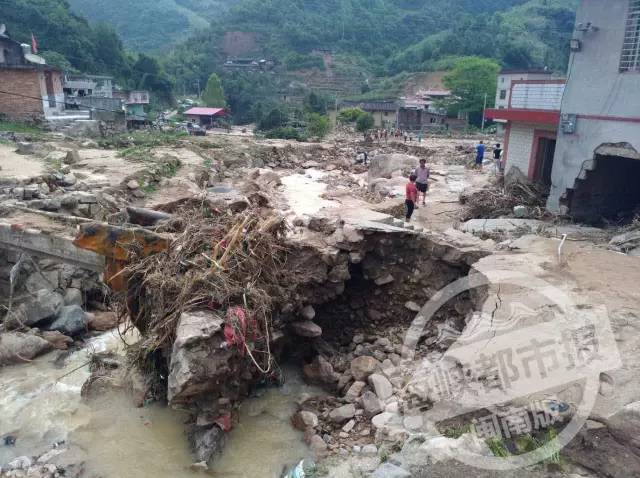 福建暴雨來襲，影響、應(yīng)對與反思